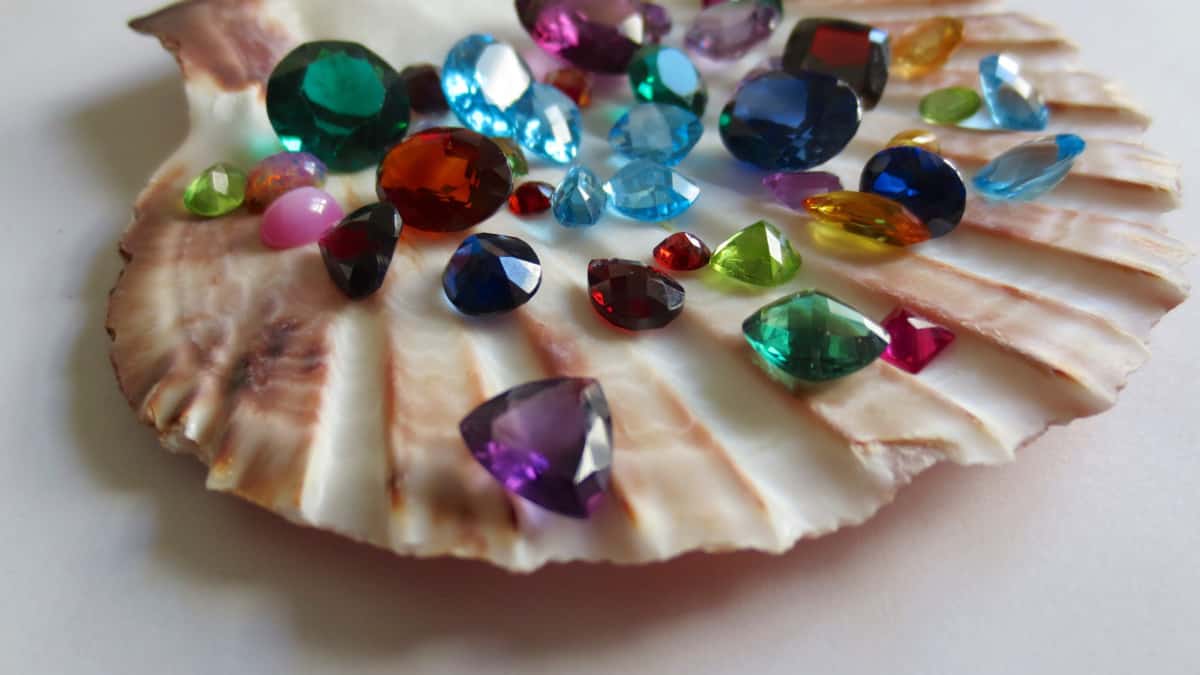9 Best Glues For Rhinestones On Fabric Reviews (2023)