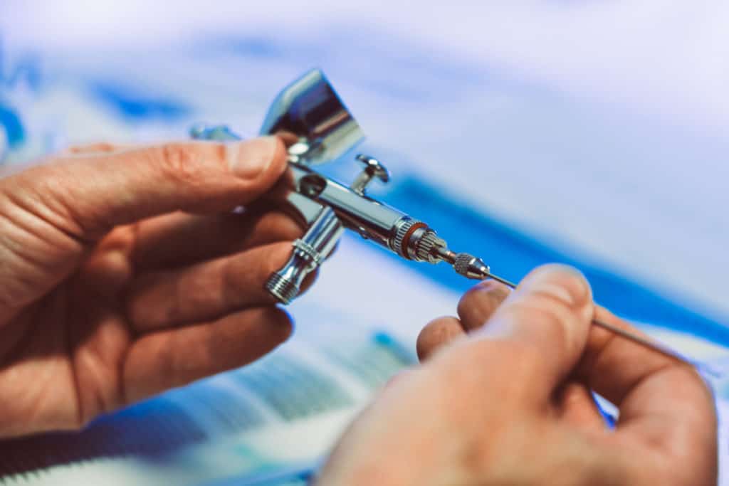 How To Clean An Airbrush In A Few Easy Steps (2023)